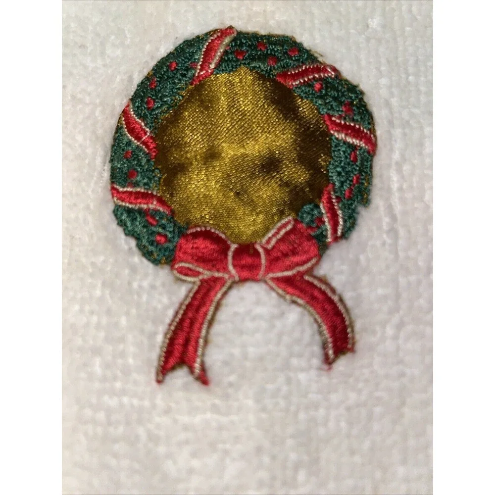Vtg Christmas Wreath Embroidered Bath Towel And Washcloth Set